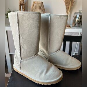 UGG Australia Boots Size 10W Beige